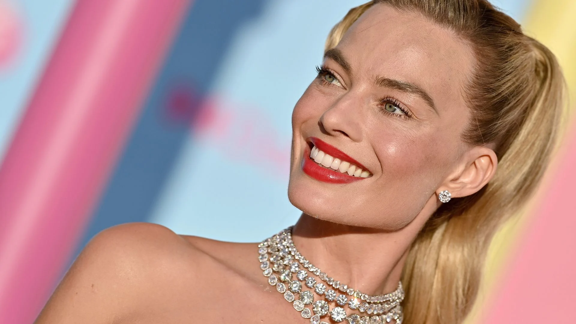 How to Get a Margot Robbie Smile Design